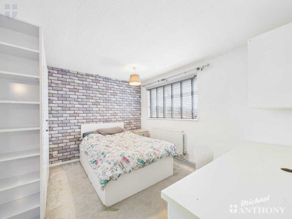 CAM03218G0-PR0779-STILL014