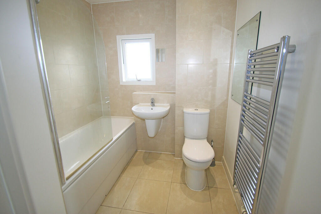 24 Lea House bath...