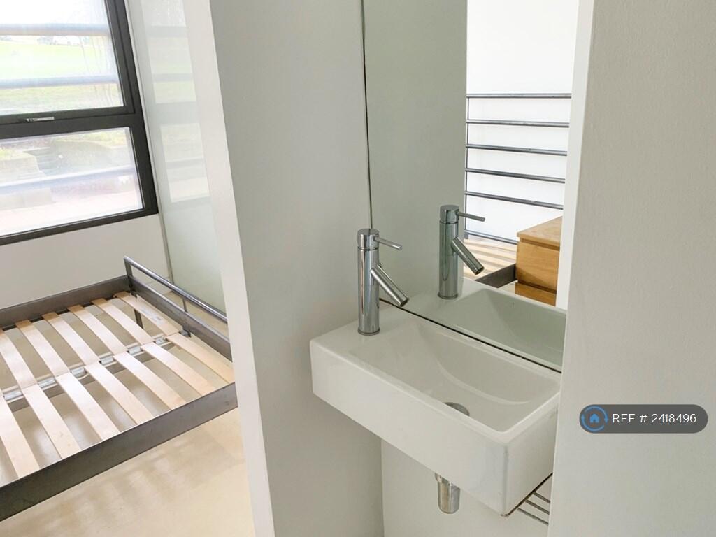 En-Suite Bathroom In The Bedroom