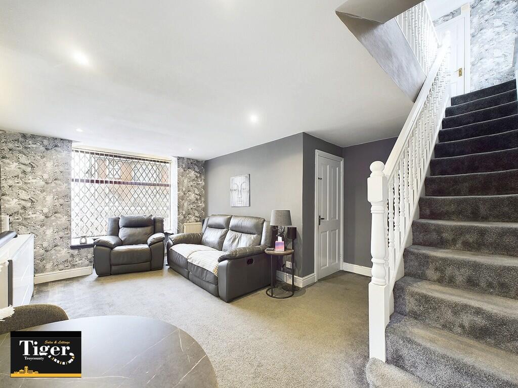 CAM02176G0-PR0484...