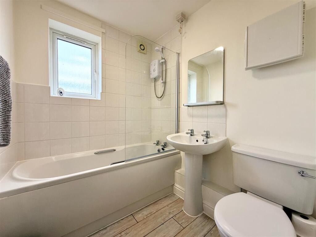Bathroom (1).jpg