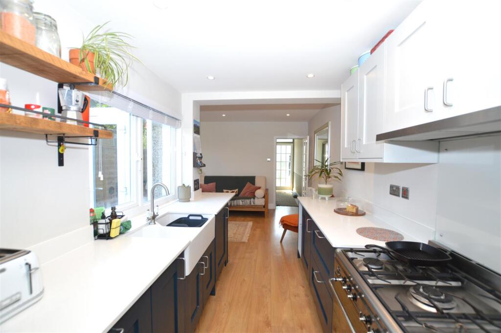 40 Hounslow Road kichen 2.JPG