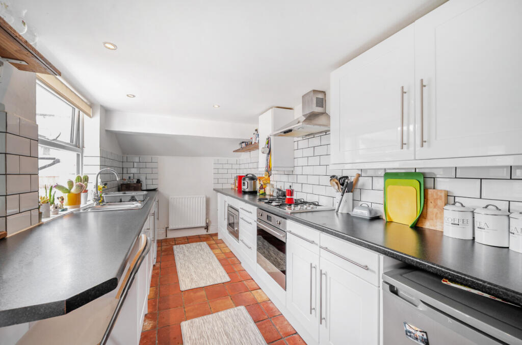 1307012-6-68501ad...