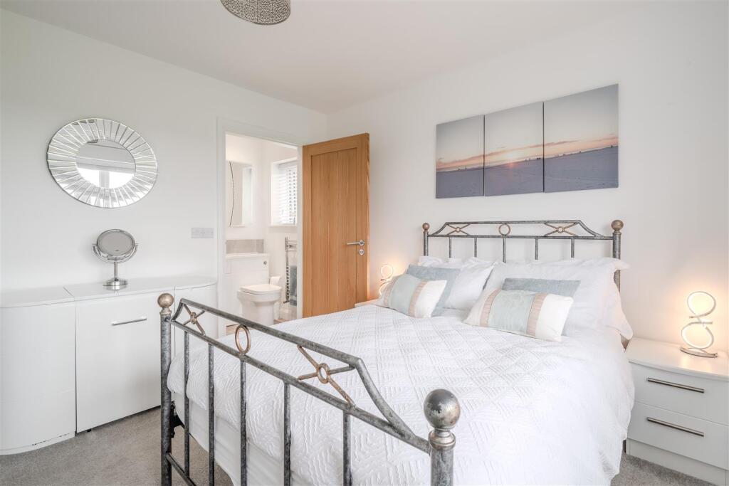 Bedroom3-3.jpg