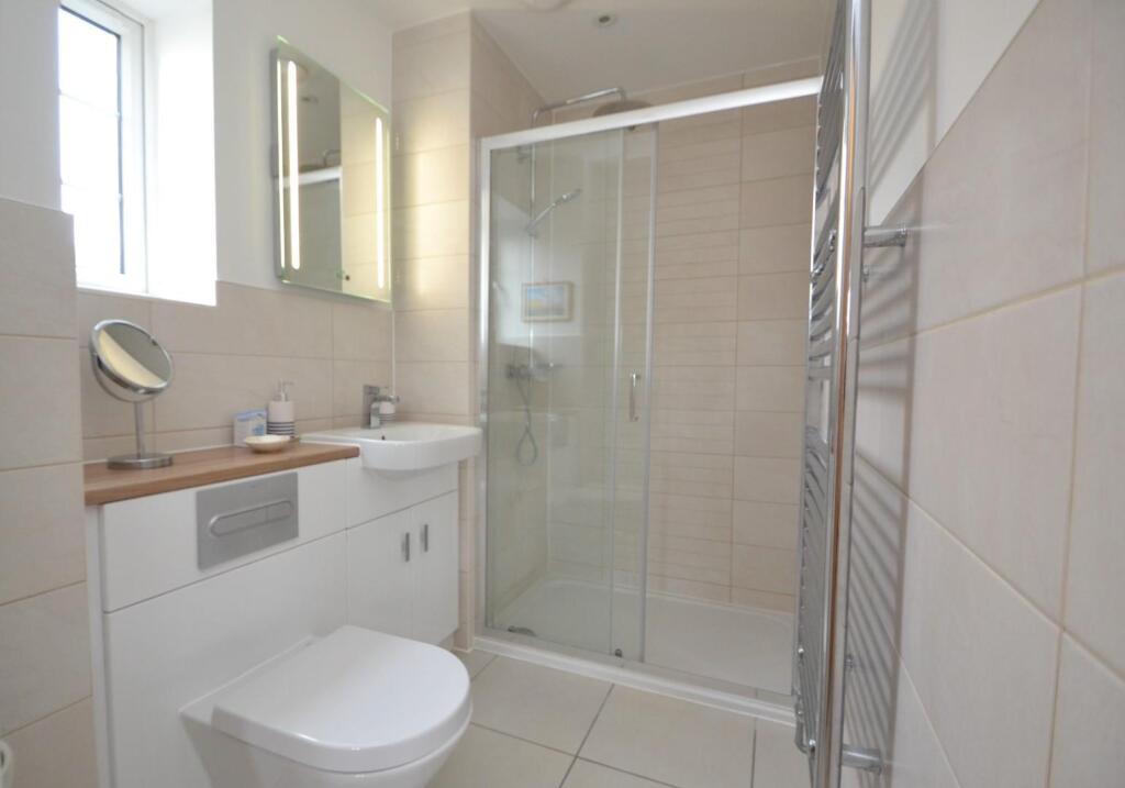 Ensuite.JPG