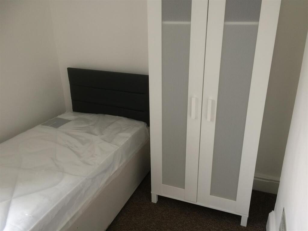 Bedroom C 4 .JPG