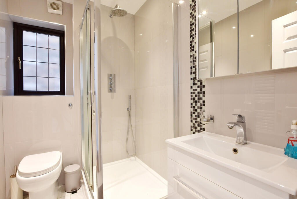 Downstairs Shower...