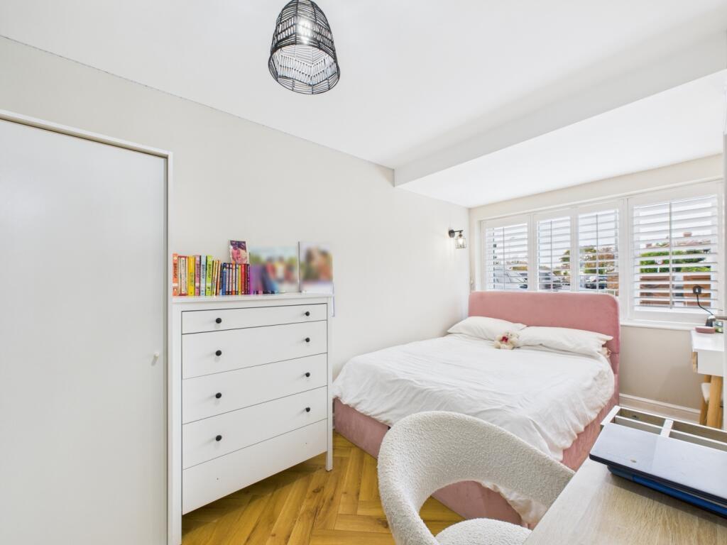 CAM02386G0-PR0149-STILL019