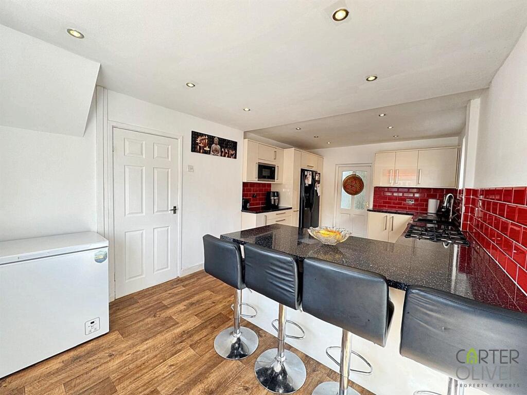 Kitchen / Breakfast Room