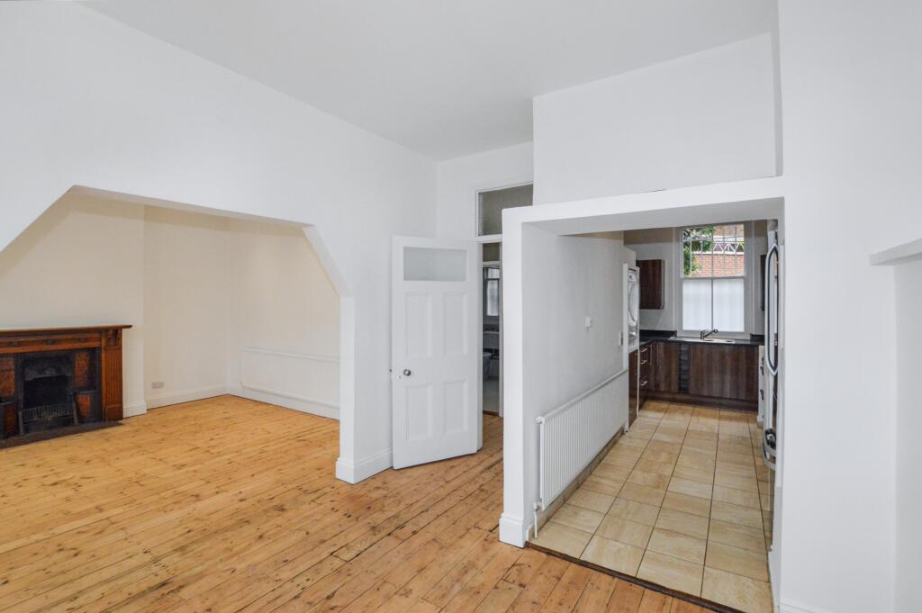 7 Burgess Park Mansions, Fortune Green Road, West Hampstead, London, NW6 1DP