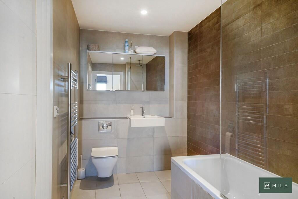 Apartment 26, Nau...