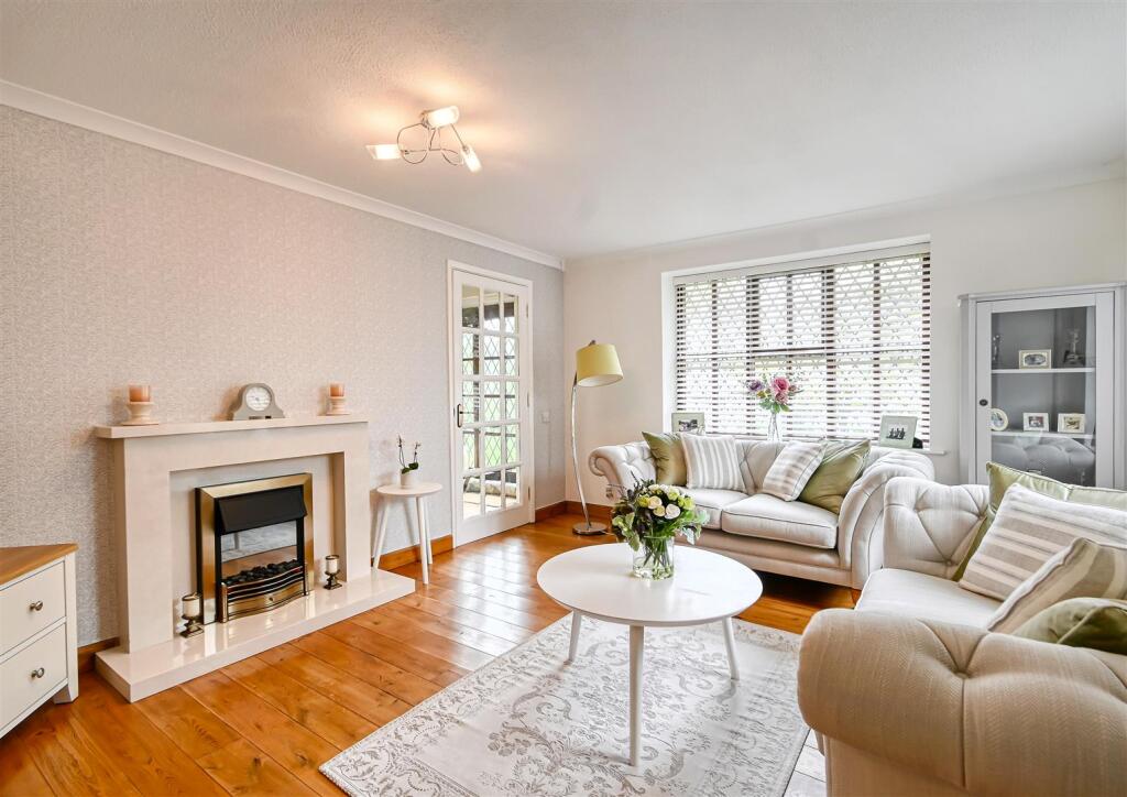 1 Manor House Close-13.jpg