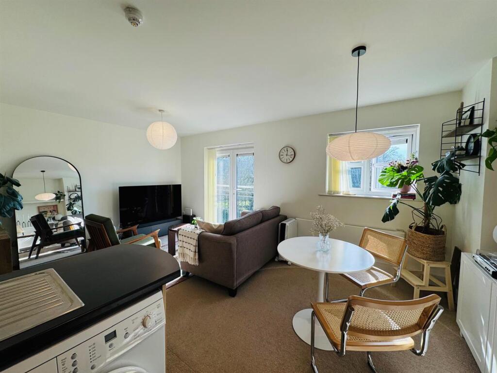 OPEN PLAN LIVING ROOM