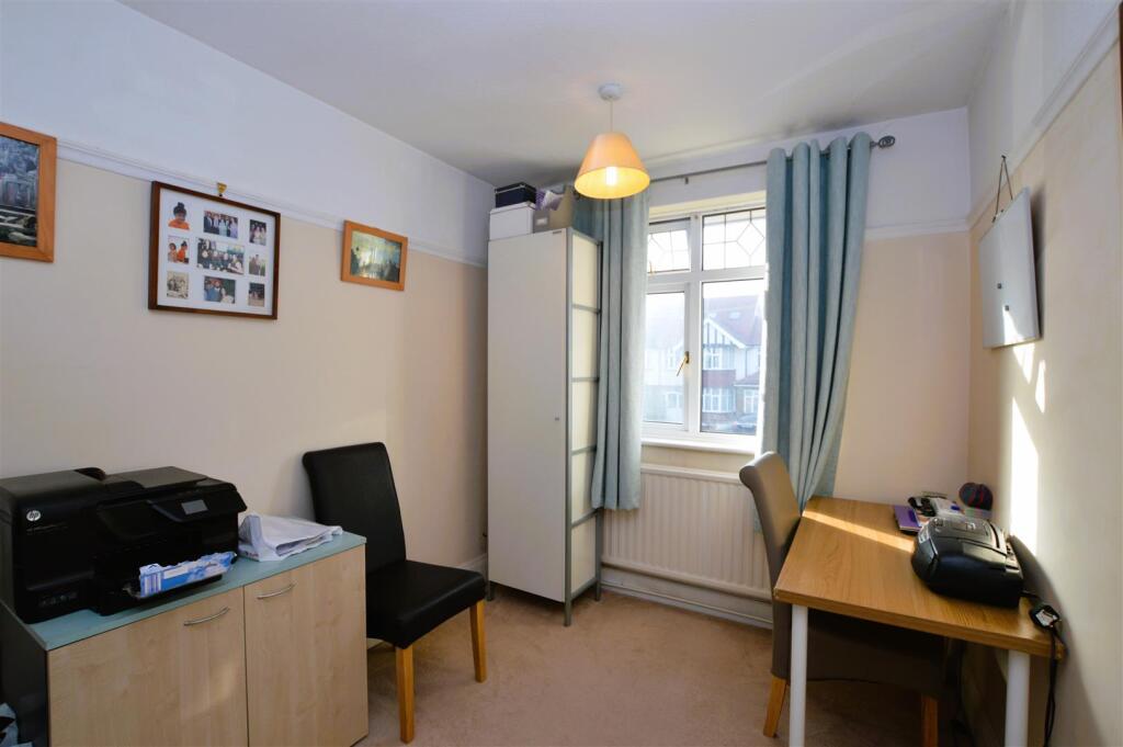 153 Percy Road bed4.JPG