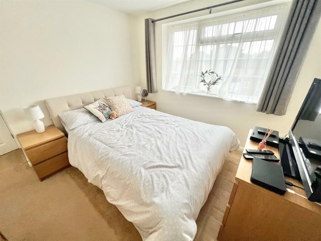 bed2.jpg