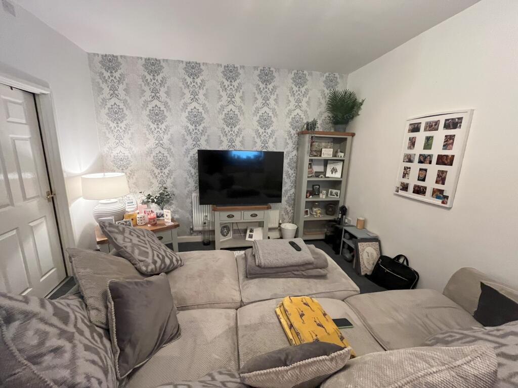 Living room photo 2