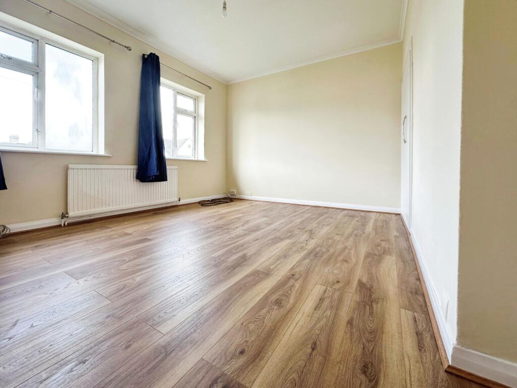 9caa1999-bedroom 202