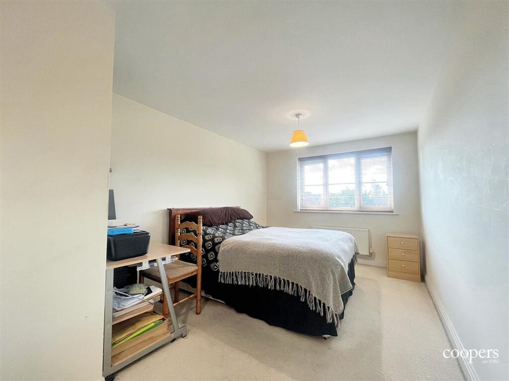 Master bedroom (8).jpg