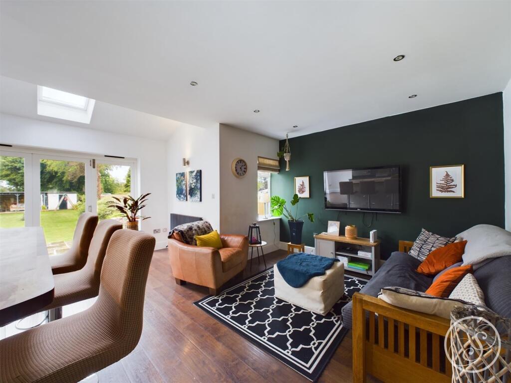 KITCHEN/DINER/FAMILY ROOM