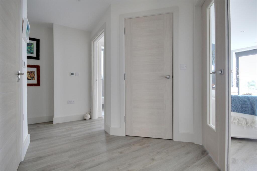 Hallway 2.jpg