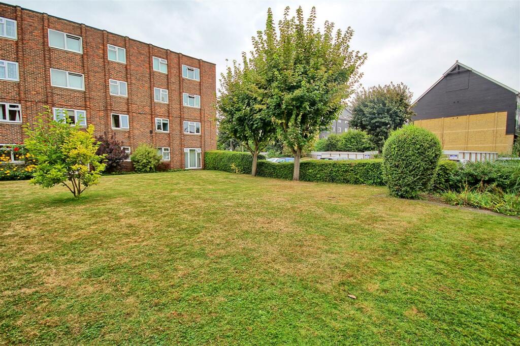 COMMUNAL GARDENS