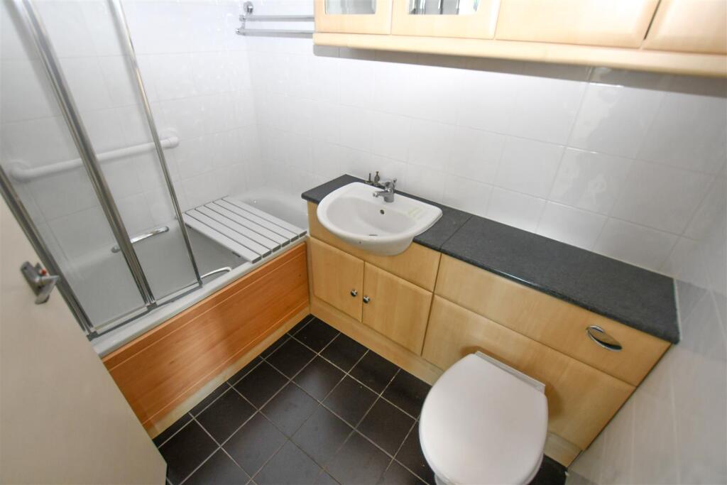Bathroom.jpg