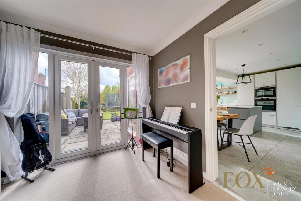 23 Hawthorn Rise (4).jpg