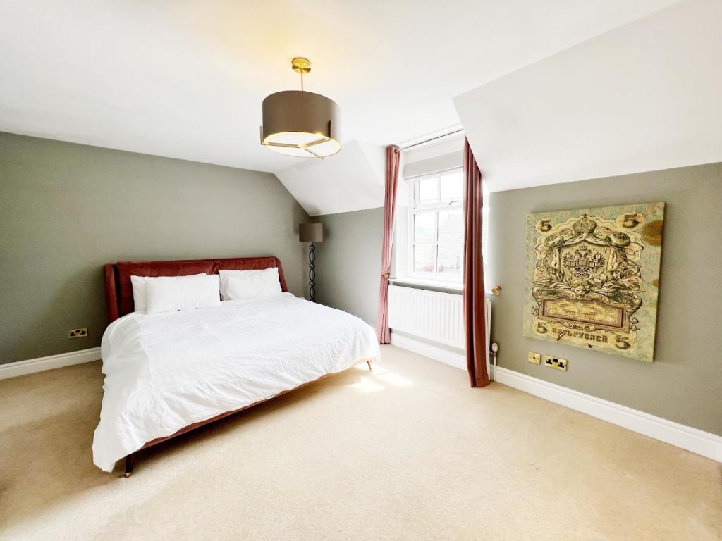 Bedroom 1 pic 1.jpg