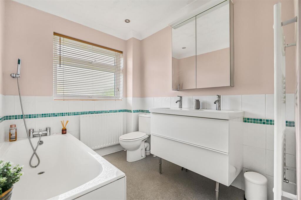 The Paddocks, Bugbrooke