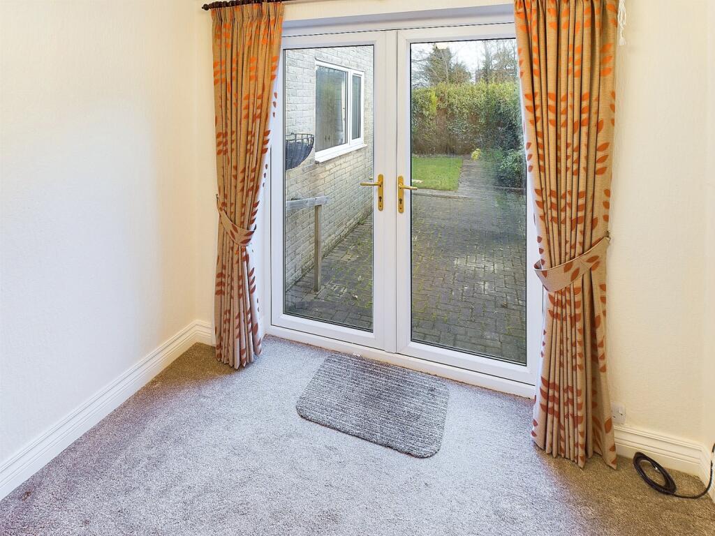 CAM04233G0-PR0010-STILL034