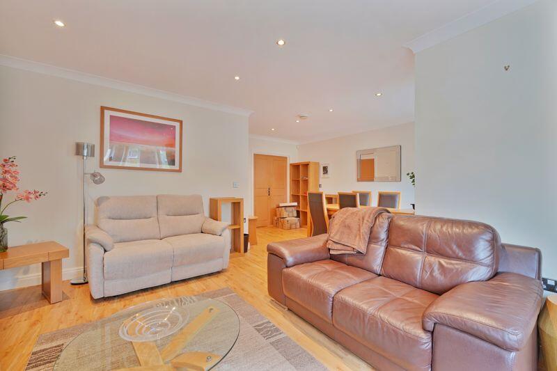 Lounge/ Dining space