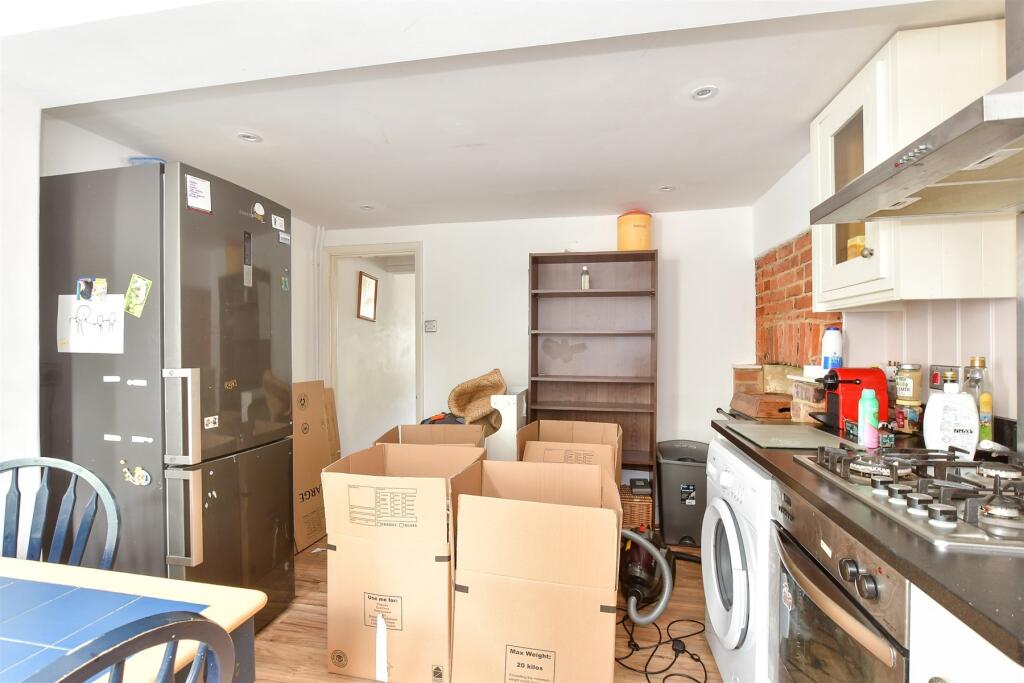 Kitchen/ Dining Room