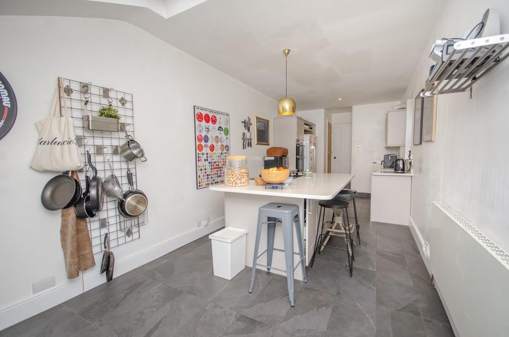 Kitchen pic 2.jpg
