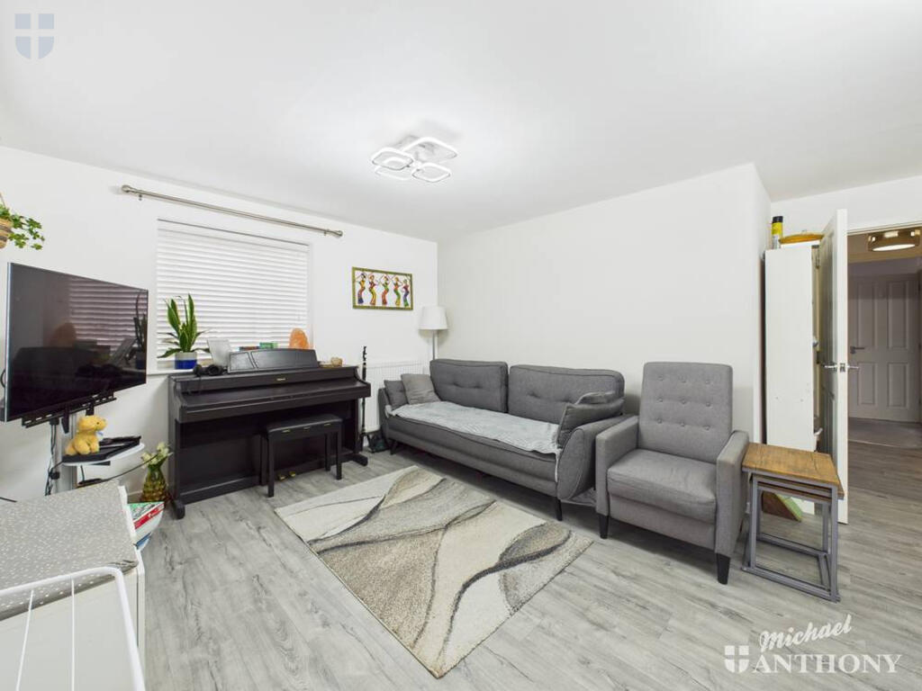 CAM03852G0-PR0464-STILL004-thumbnail-h750-70