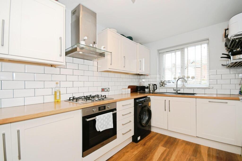 KITCHEN 02.jpg