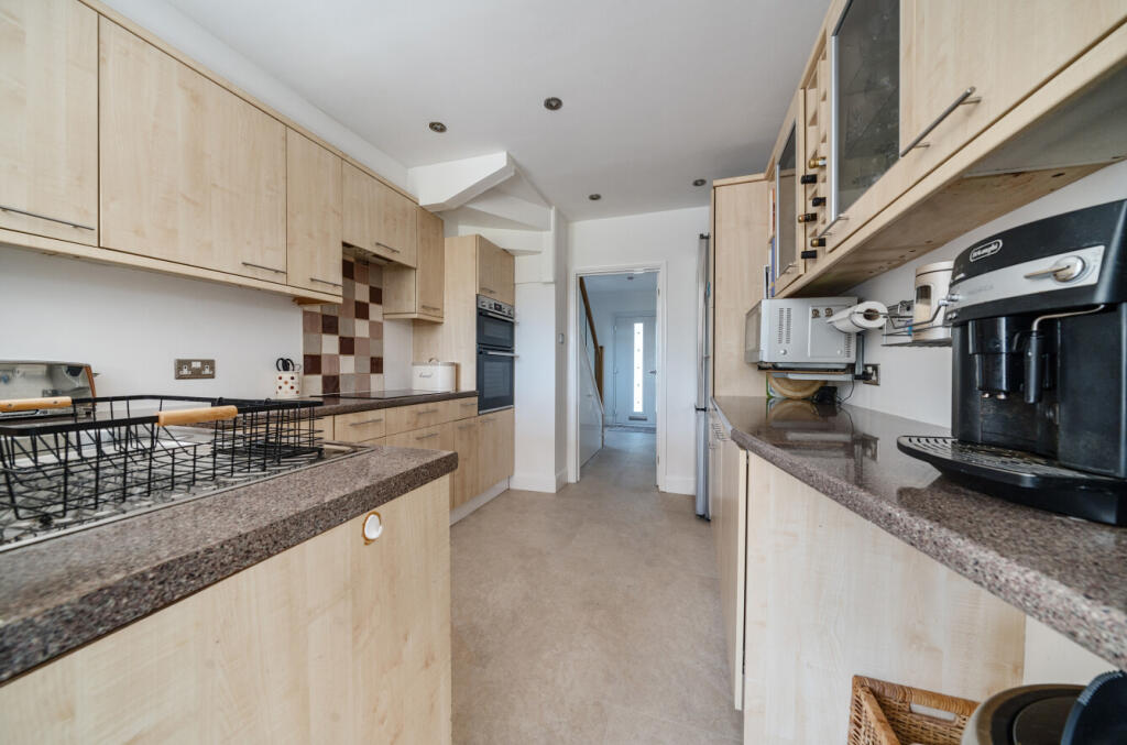 1310464-31-685064...