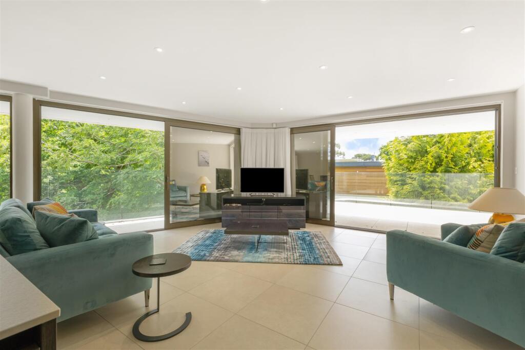 93634_Flat-10-56-The-Avenue  (3).jpg