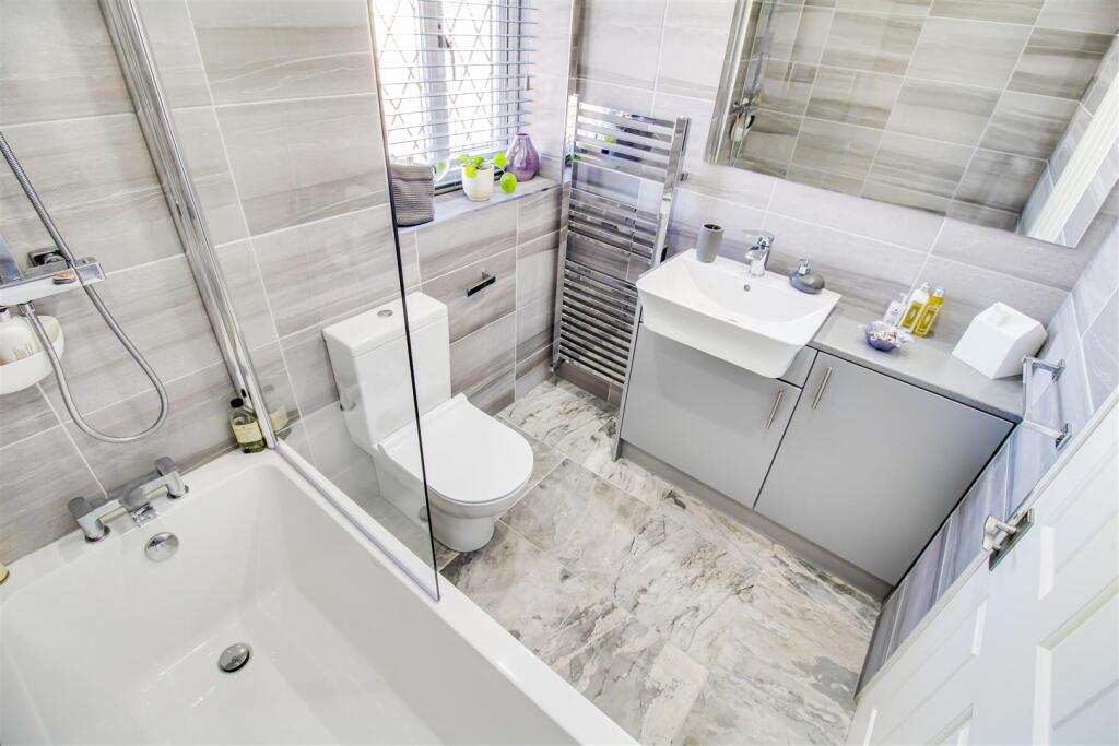 BATHROOM/W.C.
