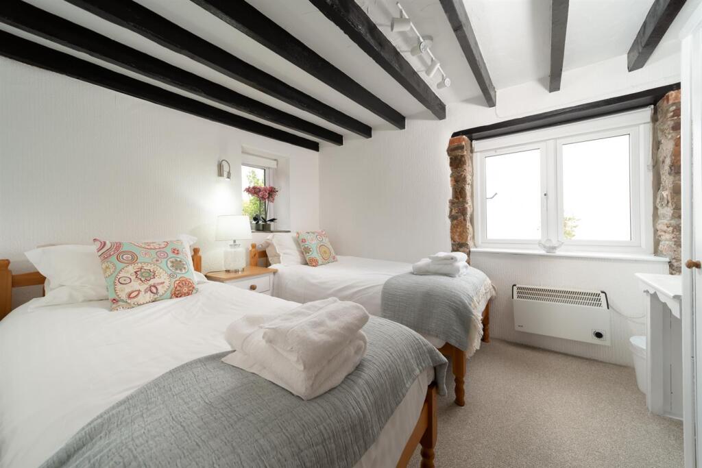 Twin Room Gull Cottage