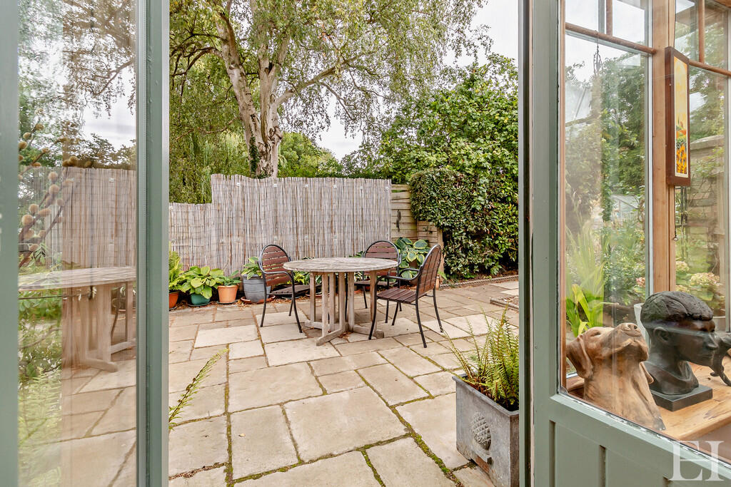 8661667-interiorW...