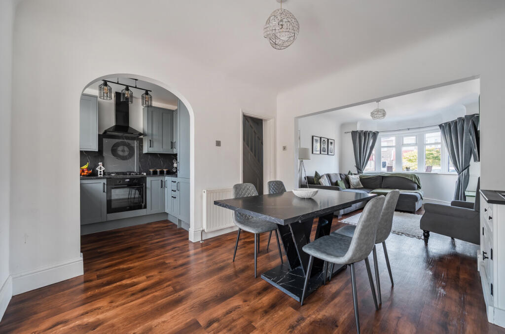 1371422-4-68f754b...