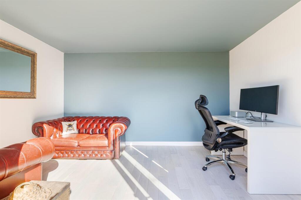 A19 - 10 Grenville Close, Stokenham - 250930.jpg