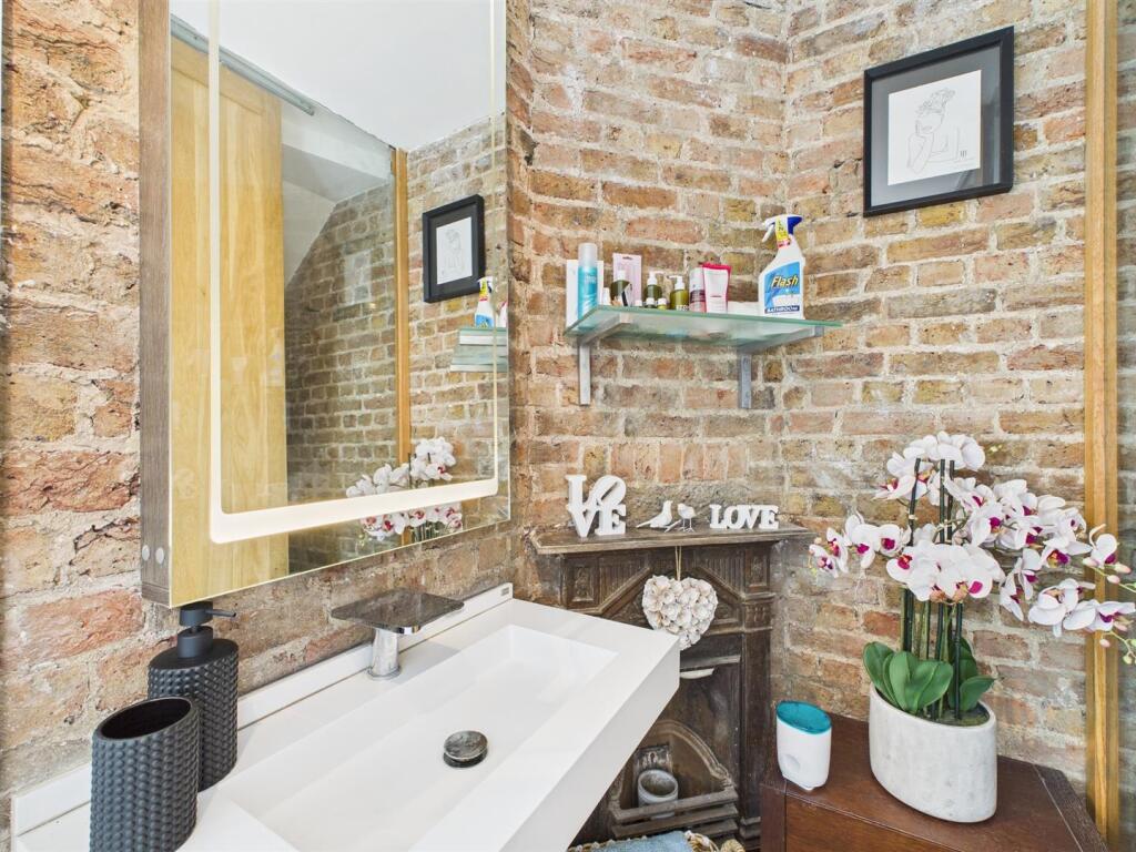 Other side of Bathroom