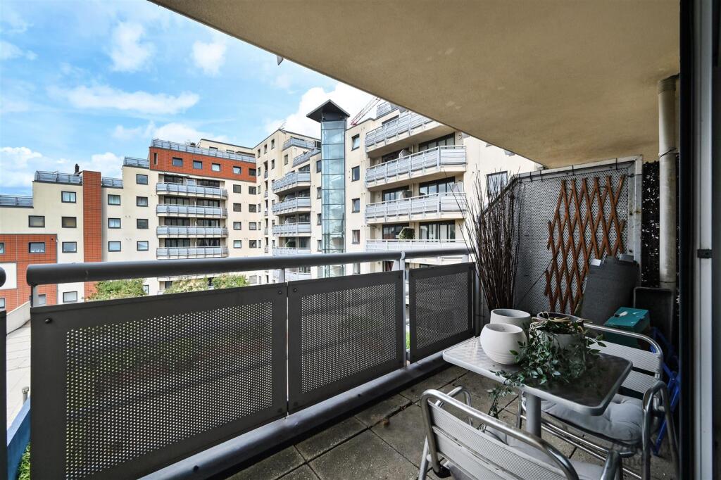 Wards-Wharf-Approach (9).JPG