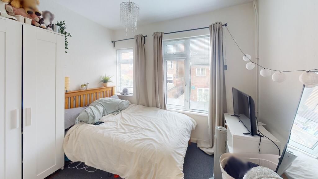 6-Cromwell-St-Bedroom (4)