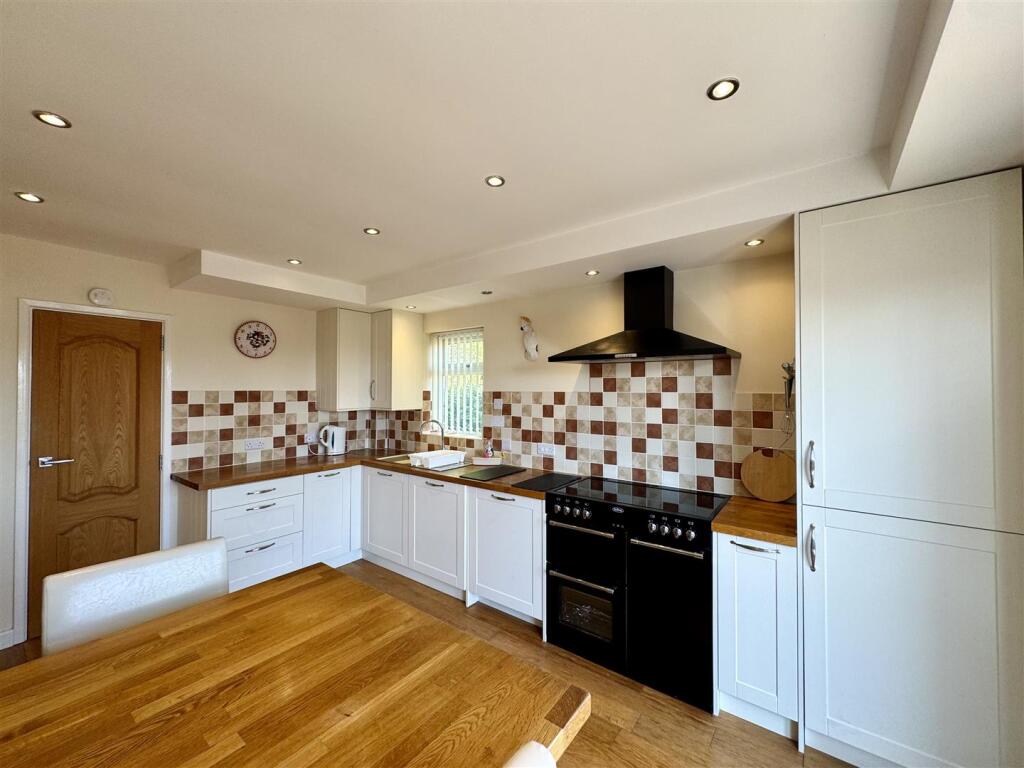 KITCHEN/BREAKFAST ROOM