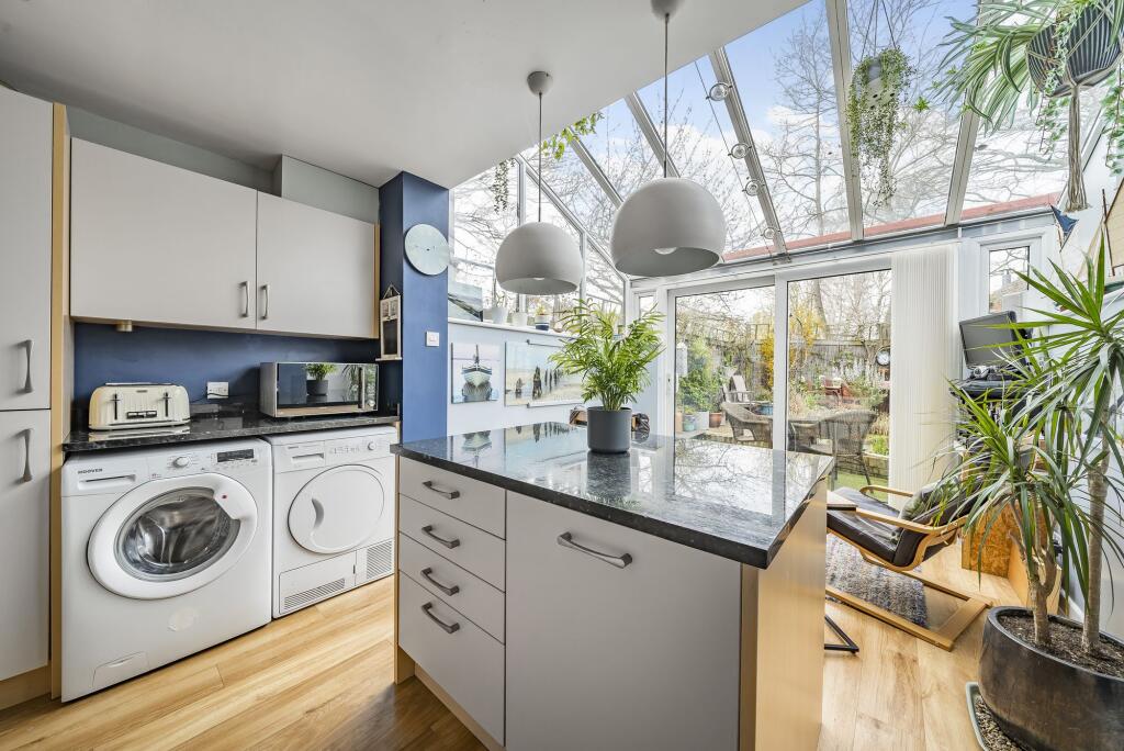 Kitchen/Dining Room (3)