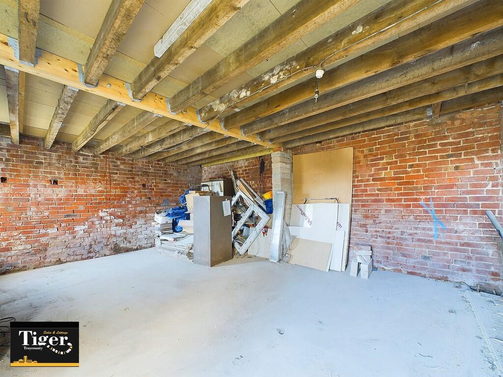 CAM02176G0-PR0463...