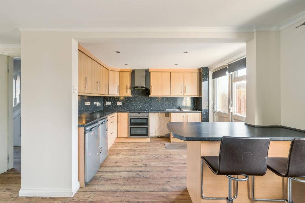 Kitchen / Dining Area