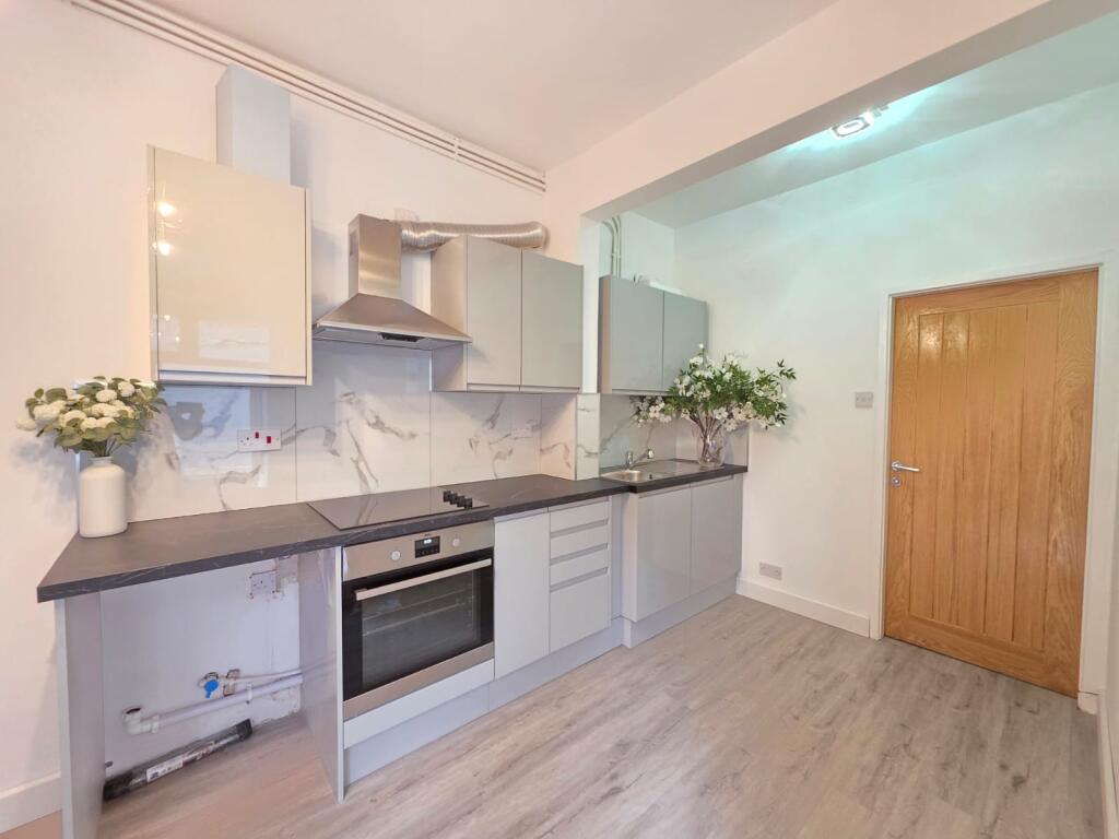 One bedroom downstairs flat